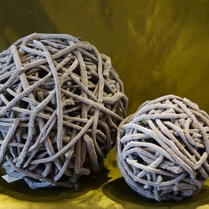 Holzkugel-grau-Samt